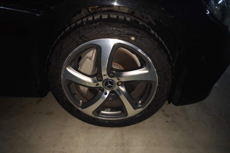 Used Mercedes-Benz E-Class 2018 E 300 L Sport Luxury Edition Right Front Wheel Hub
