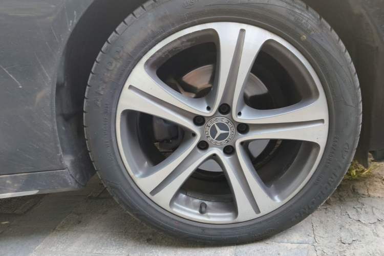 Used Mercedes-Benz E-Class 2018 E 200 L Sport Edition Right Front Wheel Hub