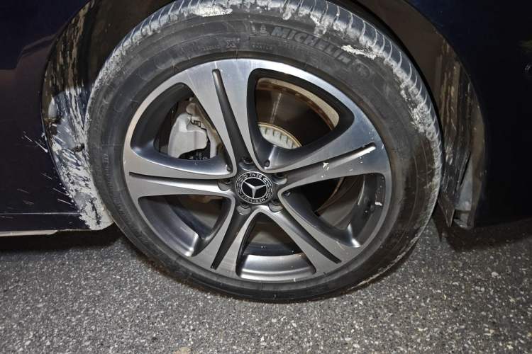 Used Mercedes-Benz E-Class 2018 Facelift E 200 L Sport Edition Right Front Wheel Hub