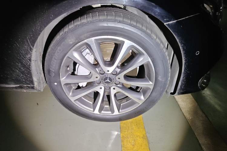 Used Mercedes-Benz E-Class 2018 Facelift E 300 L Luxury Edition Right Front Wheel Hub