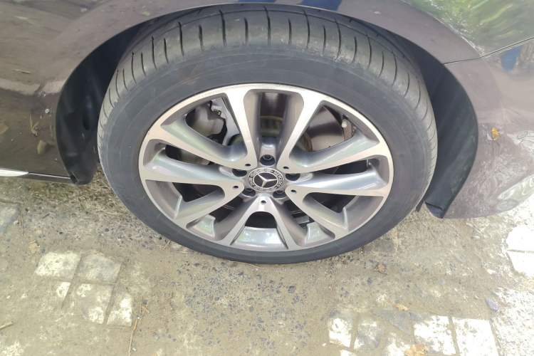 Used Mercedes-Benz E-Class 2018 Facelift E 200 L 4MATIC Right Front Wheel Hub