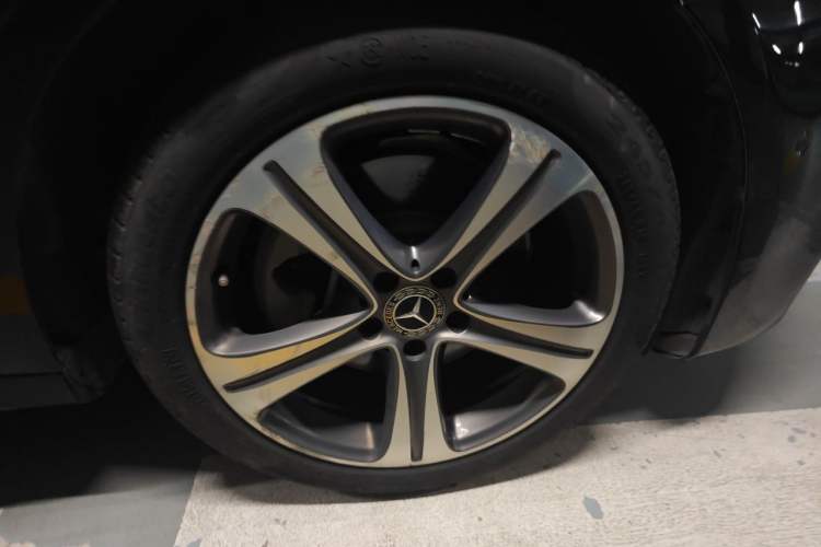 Used Mercedes-Benz E-Class 2018 E 200 L Sport Edition Right Front Wheel Hub