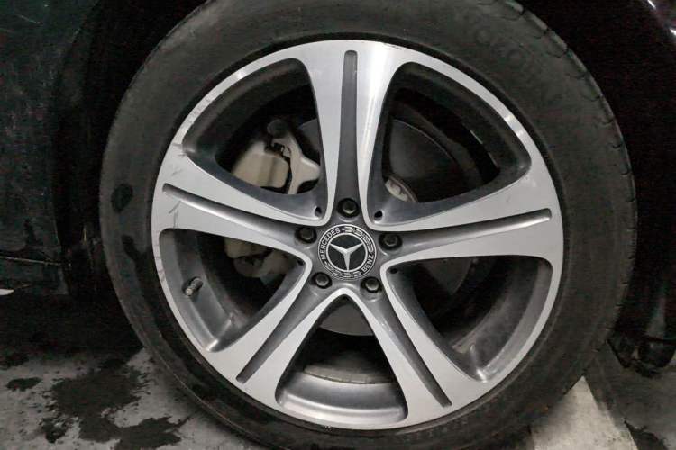 Used Mercedes-Benz E-Class 2018 Facelift E 200 L Sport Edition Right Front Wheel Hub