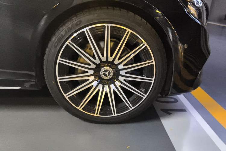 Used Mercedes-Benz E-Class 2018 E 300 L Sport Luxury Edition Right Front Wheel Hub
