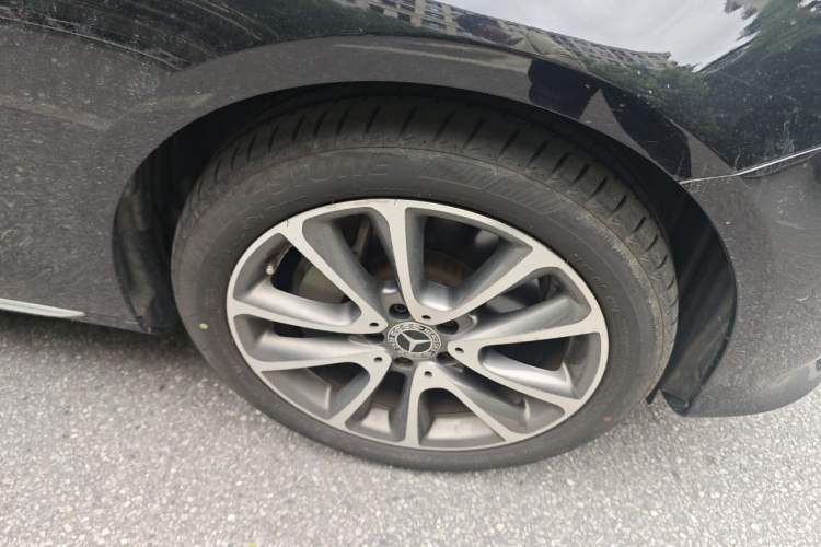 Used Mercedes-Benz E-Class 2018 Facelift E 300 L Luxury Edition Right Front Wheel Hub