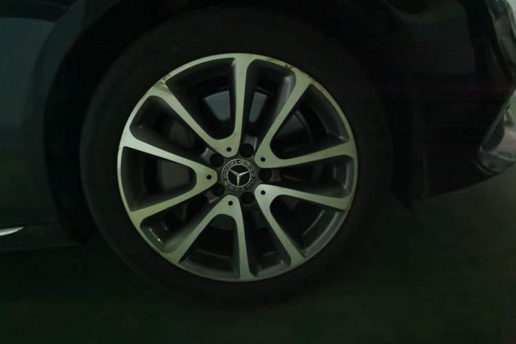 Used Mercedes-Benz E-Class 2018 E 300 L Luxury Model Right Front Wheel Hub