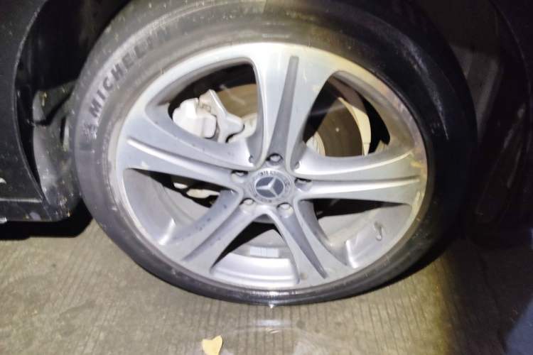 Used Mercedes-Benz E-Class 2018 E 200 L Sport Edition Right Front Wheel Hub