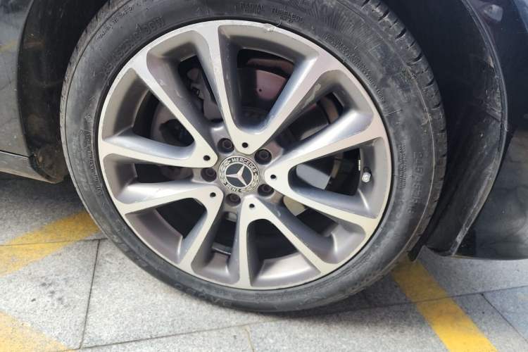 Used Mercedes-Benz E-Class 2018 Facelift E 200 L Right Front Wheel Hub