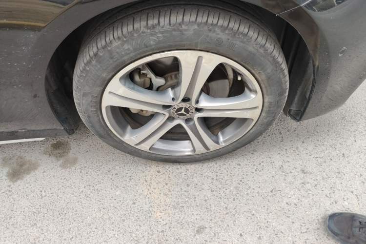 Used Mercedes-Benz E-Class 2018 Facelift E 200 L Sport Edition Right Front Wheel Hub