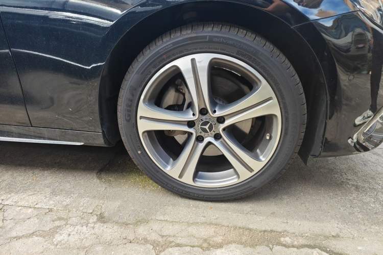 Used Mercedes-Benz E-Class 2018 Facelift E 200 L Sport Edition Right Front Wheel Hub