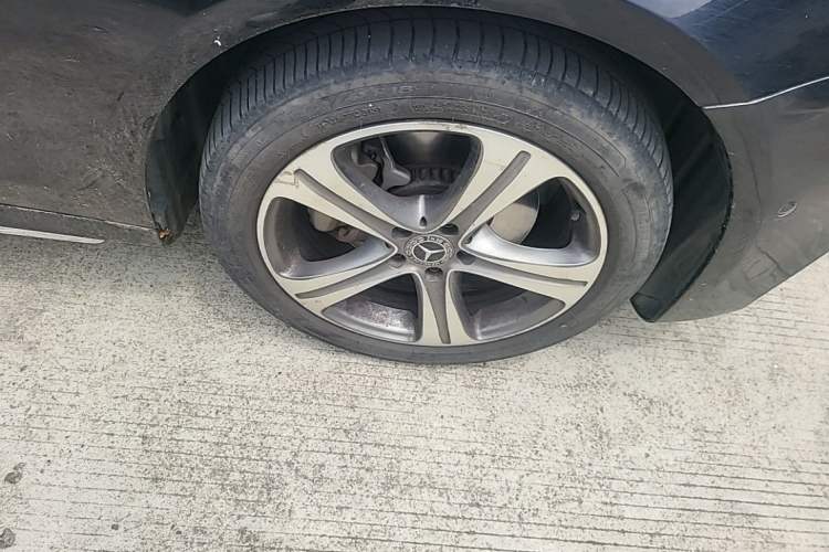 Used Mercedes-Benz E-Class 2018 Facelift E 200 L Sport Edition Right Front Wheel Hub