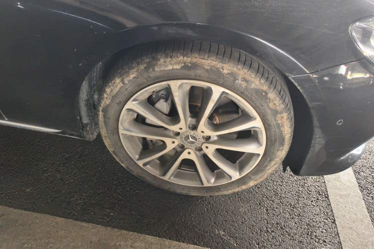 Used Mercedes-Benz E-Class 2018 Facelift E 300 L Luxury Edition Right Front Wheel Hub