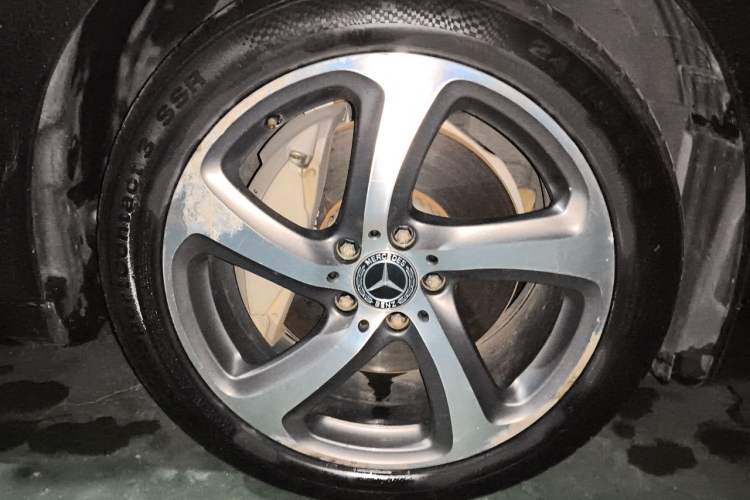 Used Mercedes-Benz E-Class 2018 Restyled E 300 L Sporty and Stylish Edition Right Front Wheel Hub