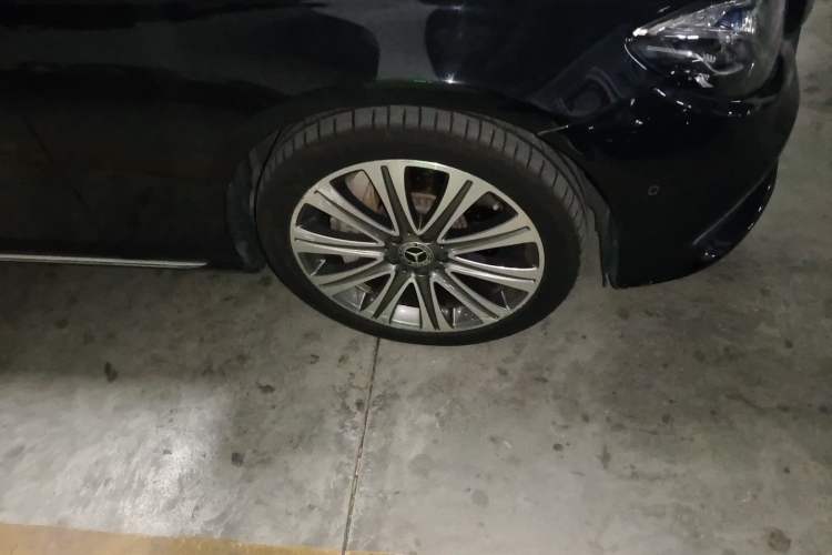 Used Mercedes-Benz E-Class 2018 E 320 L 4MATIC Right Front Wheel Hub