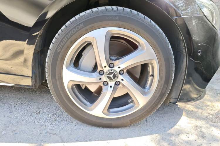 Used Mercedes-Benz E-Class 2018 E 300 L Sport Luxury Edition Right Front Wheel Hub