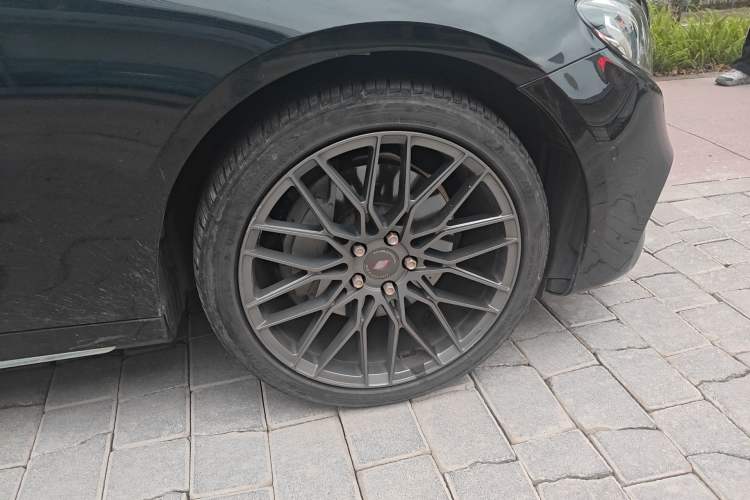 Used Mercedes-Benz E-Class 2018 E 300 L Sport Luxury Edition Right Front Wheel Hub