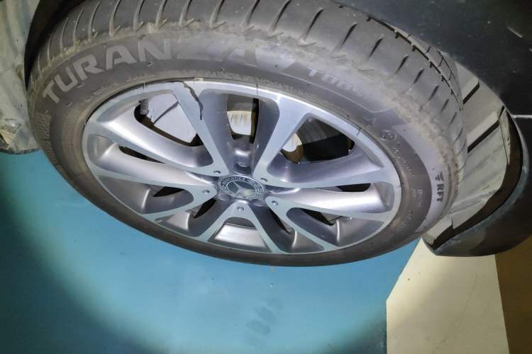 Used Mercedes-Benz E-Class 2018 Facelift E 300 L Luxury Edition Right Front Wheel Hub