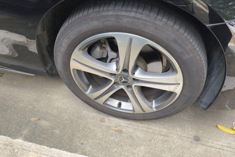 Used Mercedes-Benz E-Class 2018 Facelift E 200 L Sport Edition Right Front Wheel Hub