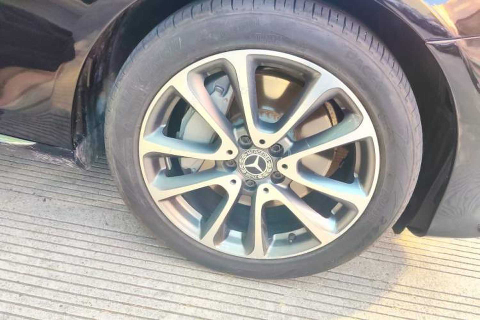 Used Mercedes-Benz E-Class 2018 Facelifted E 300 L Stylish Version Right Front Wheel Hub