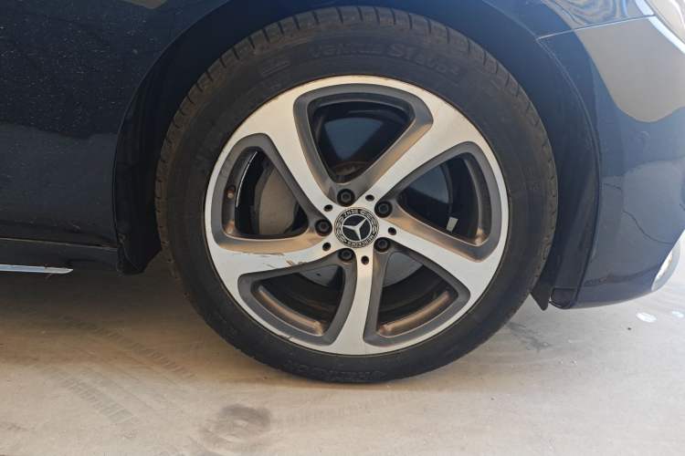 Used Mercedes-Benz E-Class 2018 Restyled E 300 L Sport Luxury Edition Right Front Wheel Hub