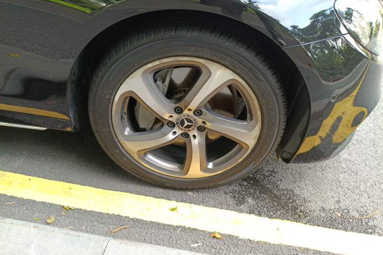 Used Mercedes-Benz E-Class 2018 E 300 L Sport Luxury Edition Right Front Wheel Hub