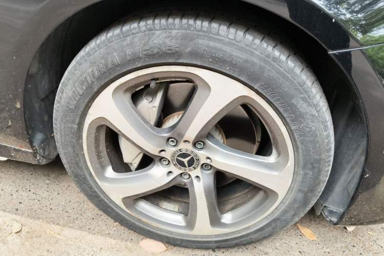 Used Mercedes-Benz E-Class 2018 Restyled E 300 L Sporty and Stylish Edition Right Front Wheel Hub