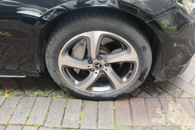 Used Mercedes-Benz E-Class 2018 Restyled E 300 L Sport Luxury Edition Right Front Wheel Hub