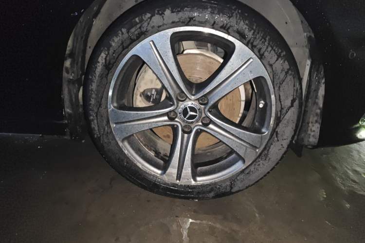 Used Mercedes-Benz E-Class 2018 E 200 Sport 4MATIC Right Front Wheel Hub