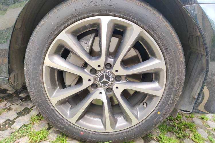 Used Mercedes-Benz E-Class 2018 Facelifted E 300 L Stylish Version Right Front Wheel Hub
