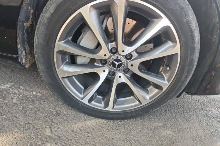 Used Mercedes-Benz E-Class 2018 Facelift E 300 L Luxury Edition Right Front Wheel Hub