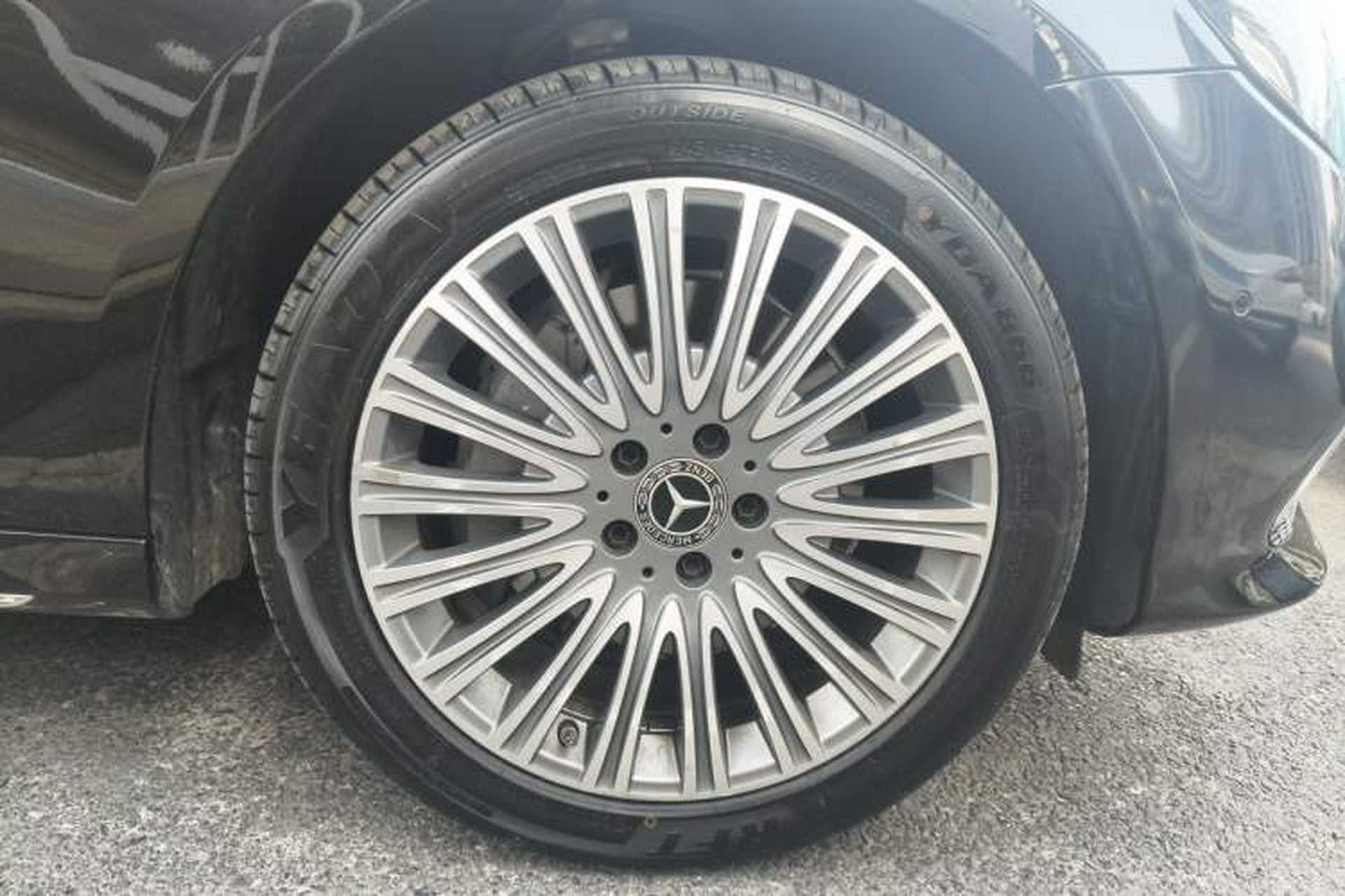 Used Mercedes-Benz E-Class 2018 Restyled E 300 L Sport Luxury Edition Right Front Wheel Hub