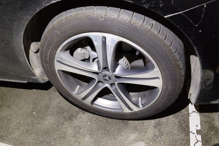 Used Mercedes-Benz E-Class 2018 Facelift E 200 L Sport Edition Right Front Wheel Hub