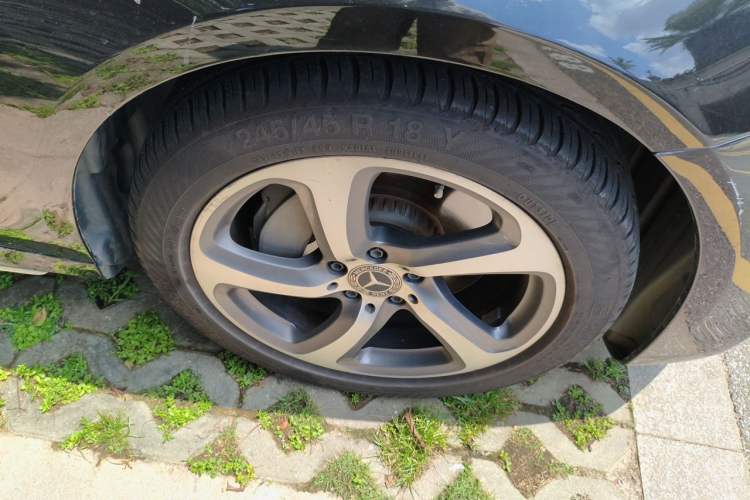 Used Mercedes-Benz E-Class 2018 Restyled E 300 L Sport Luxury Edition Right Front Wheel Hub