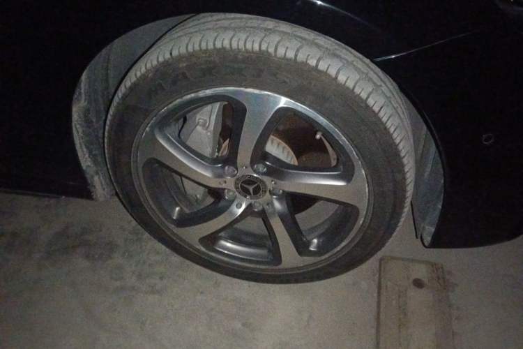 Used Mercedes-Benz E-Class 2018 Restyled E 300 L Sport Luxury Edition Right Front Wheel Hub