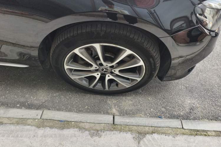 Used Mercedes-Benz E-Class 2018 Facelift E 200 L Right Front Wheel Hub