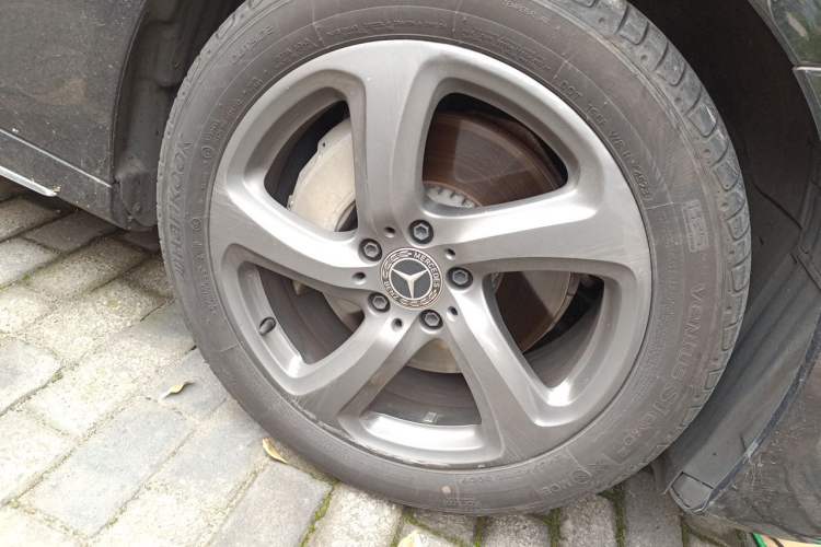 Used Mercedes-Benz E-Class 2018 Restyled E 300 L Sporty and Stylish Edition Right Front Wheel Hub
