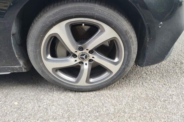 Used Mercedes-Benz E-Class 2018 E 300 L Sport Luxury Edition Right Front Wheel Hub