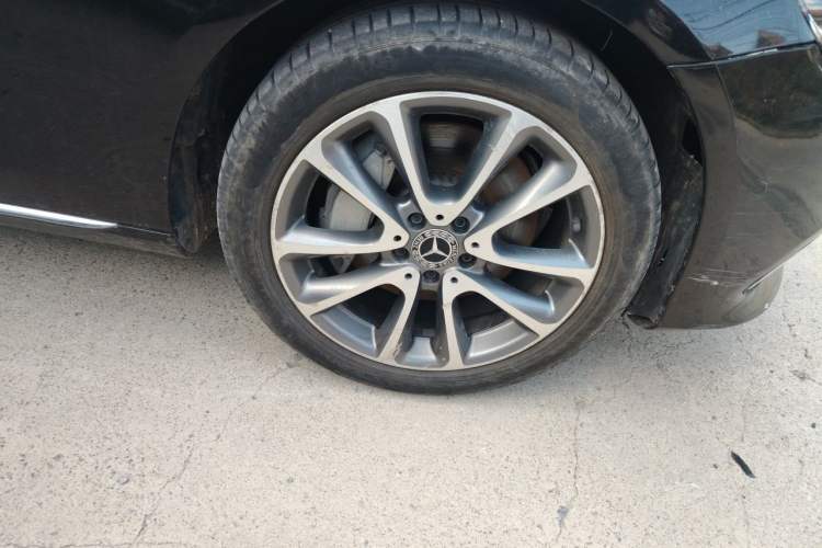 Used Mercedes-Benz E-Class 2018 Facelifted E 300 L Stylish Version Right Front Wheel Hub