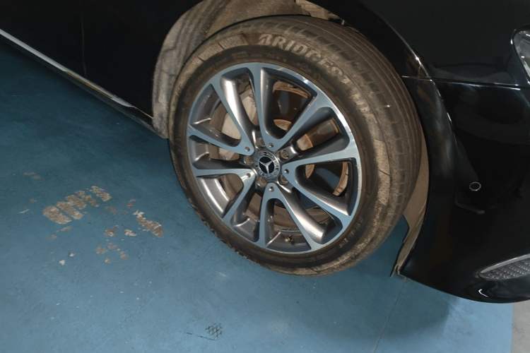 Used Mercedes-Benz E-Class 2018 E 300 L Stylish Model Right Front Wheel Hub
