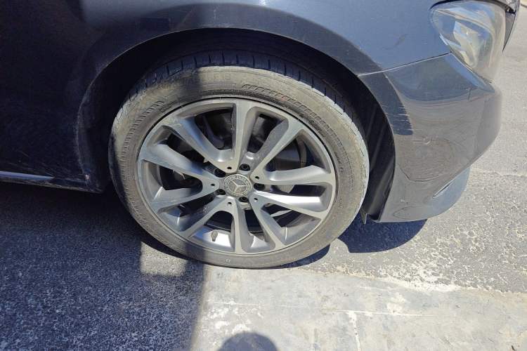 Used Mercedes-Benz E-Class 2018 E 200 L Right Front Wheel Hub