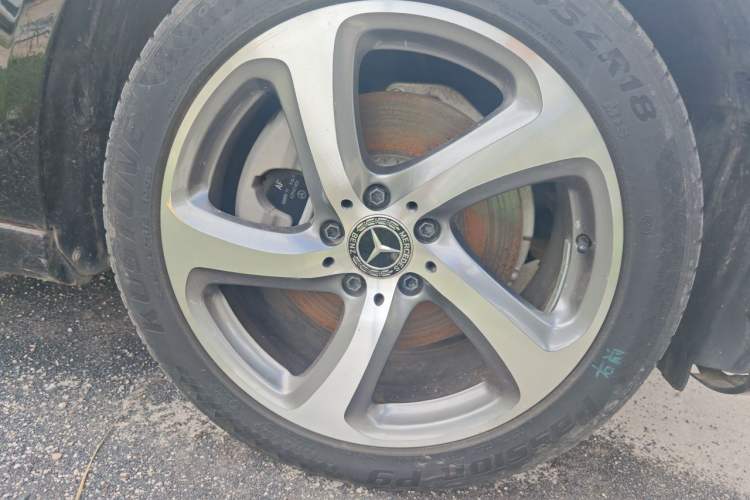 Used Mercedes-Benz E-Class 2018 Facelift E 200 L 4MATIC Right Front Wheel Hub