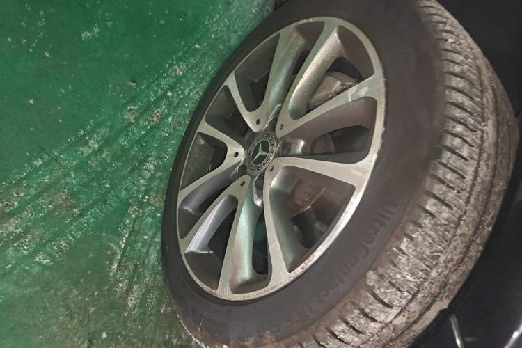 Used Mercedes-Benz E-Class 2018 E 300 L Luxury Model Right Front Wheel Hub