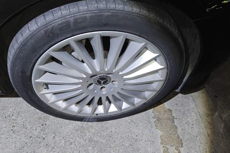 Used Mercedes-Benz E-Class 2018 E 300 L Luxury Model Right Front Wheel Hub