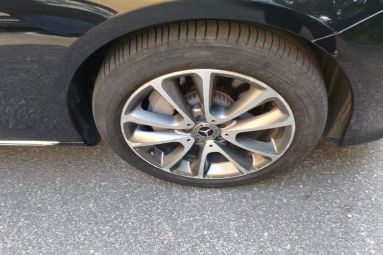 Used Mercedes-Benz E-Class 2018 Facelift E 300 L Luxury Edition Right Front Wheel Hub