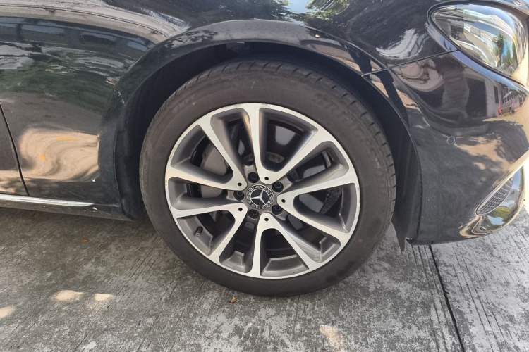Used Mercedes-Benz E-Class 2018 Facelift E 300 L Luxury Edition Right Front Wheel Hub
