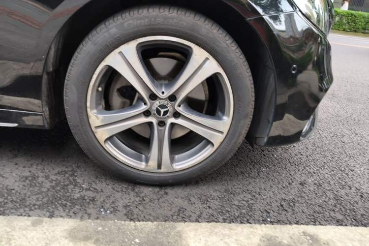 Used Mercedes-Benz E-Class 2018 Facelift E 200 L Sport Edition Right Front Wheel Hub