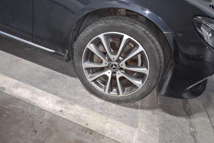 Used Mercedes-Benz E-Class 2018 E 200 L Right Front Wheel Hub