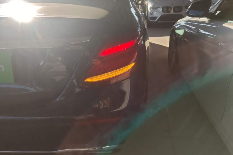 Used Mercedes-Benz E-Class 2018 Facelifted E 300 L Stylish Version Right Rear Taillight