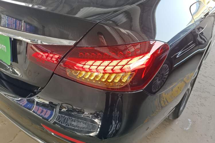Used Mercedes-Benz E-Class 2018 E 300 L Sport Luxury Edition Right Rear Taillight