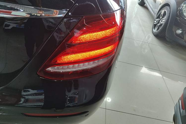 Used Mercedes-Benz E-Class 2018 E 200 L Right Rear Taillight